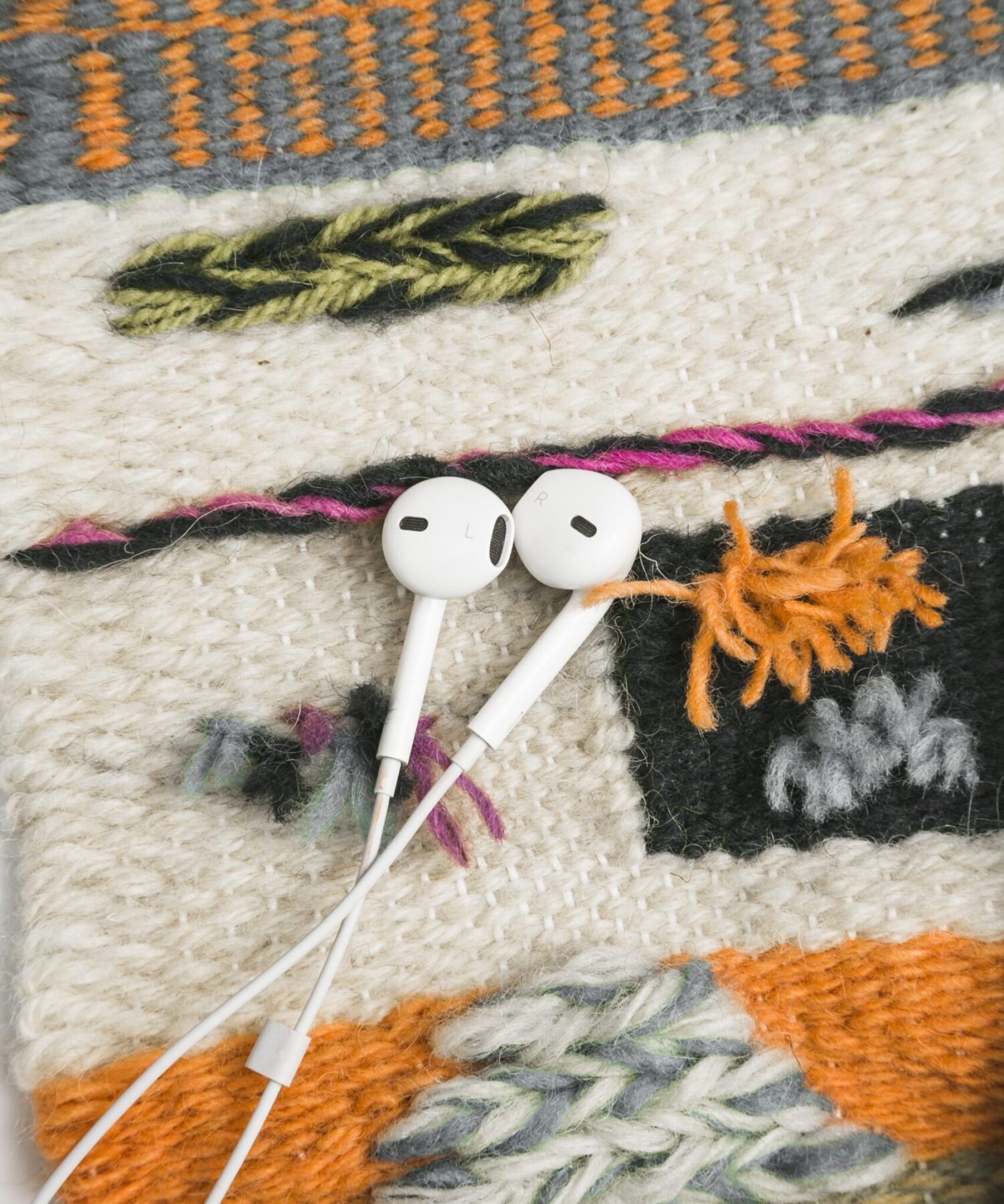 office-desktop-with-earphones